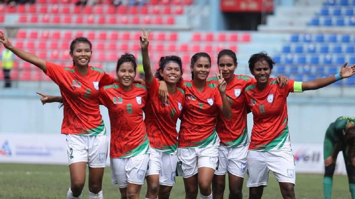 সাবিনার হ্যাটট্রিকে পাকিস্তানকে গুঁড়িয়ে দিয়ে সাফের সেমিফাইনাল প্রায় নিশ্চিত বাংলাদেশের