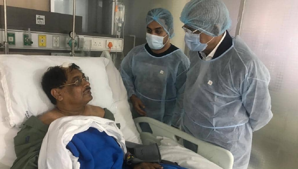 বরকত উল্লাহ বুলুকে দেখতে হাসপাতালে মির্জা ফখরুল