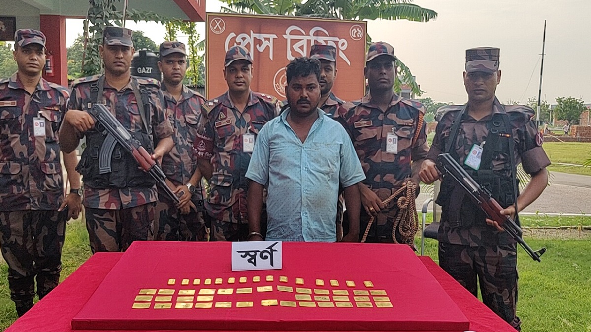 চাঁপাইনবাবগঞ্জে সাড়ে ৩ কেজি স্বর্ণসহ ভারতীয় ট্রাক চালক আটক