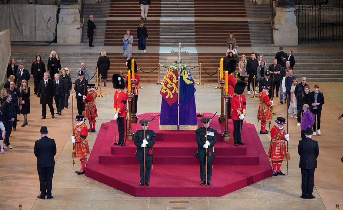 রানির শেষকৃত্য: লন্ডনে পৌঁছানো বিশ্বনেতাদের আজ স্বাগত জানাবেন রাজা তৃতীয় চার্লস