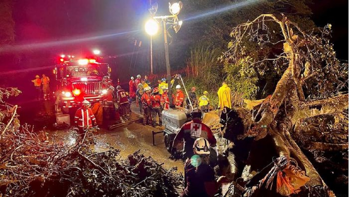 কোস্টারিকায় গিরিখাদে বাস পড়ে নিহত ৯