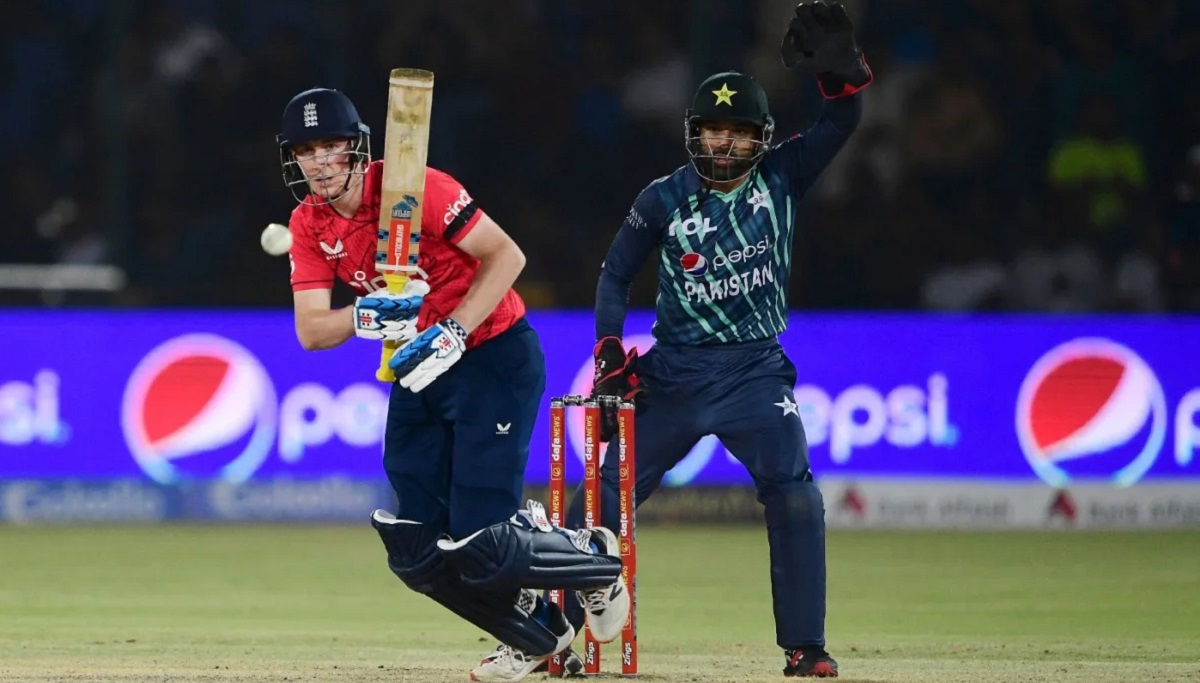 ঘরের মাঠে ইংল্যান্ডের কাছে হারলো পাকিস্তান