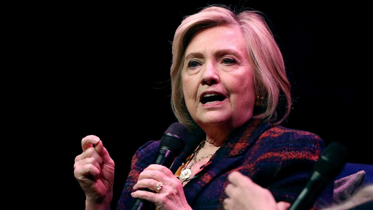 আর প্রেসিডেন্ট নির্বাচন করবেন না হিলারি