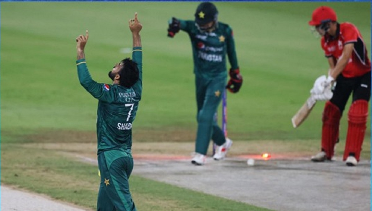 ৮, ২, ০, ৬, ১, ৪, ৩, ৩, ০, ১, ০— হংকংয়ের ইনিংস ঠিক যেন মোবাইল নম্বর