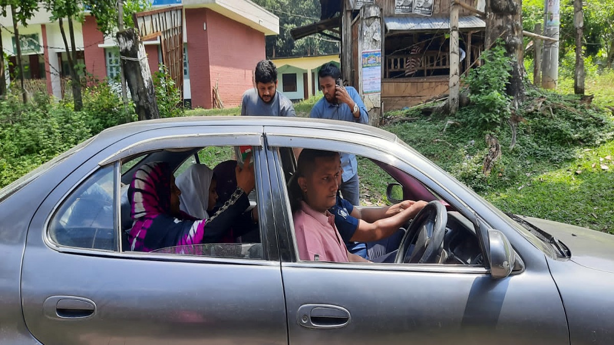 মায়ের মৃত্যু সংবাদ আসে ৮টায়, পুলিশের সহযোগিতায় পরীক্ষা দিলো পরীক্ষার্থী