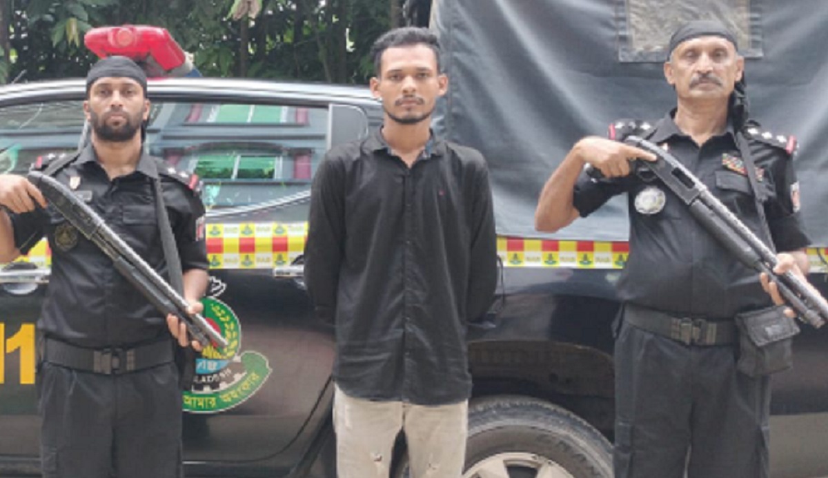 নোয়াখালীতে বিদেশি মদসহ যুবক গ্রেফতার