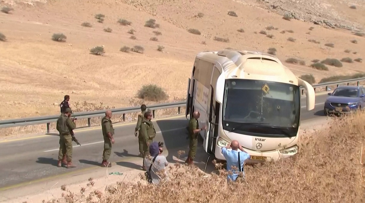 ইসরায়েলি সেনা বহনকারী বাসে হামলা, আহত ৭