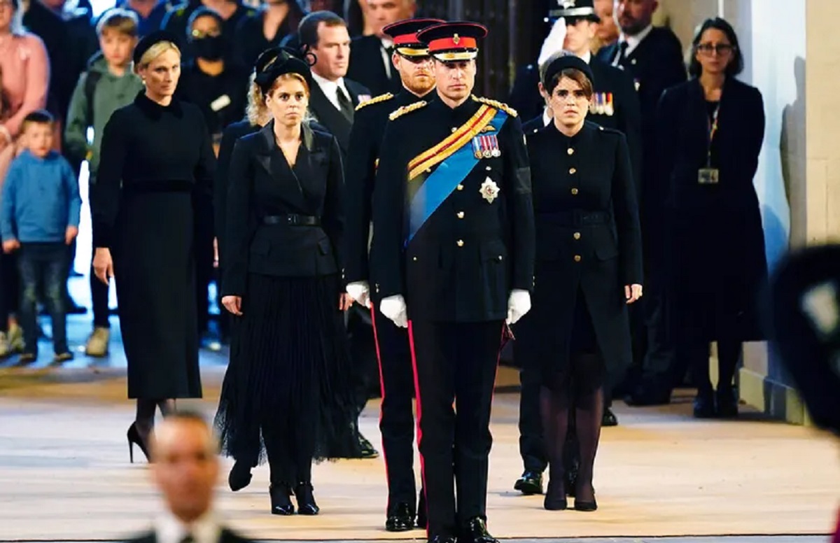 রানি দ্বিতীয় এলিজাবেথের প্রতি শ্রদ্ধা নিবেদন আট নাতি-নাতনির