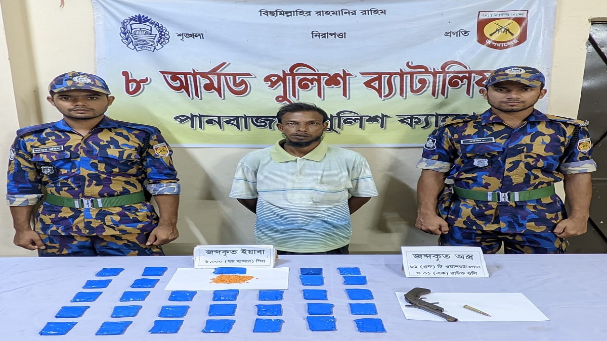 উখিয়া ক্যাম্পে অস্ত্র ও ইয়াবাসহ রোহিঙ্গা যুবক গ্রেফতার