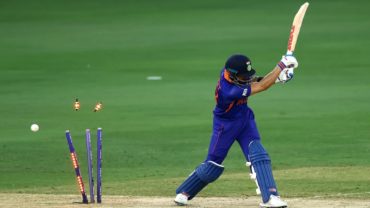 রাহুল-কোহলিকে হারিয়ে বাঁচা-মরার লড়াইয়ে চাপে ভারত