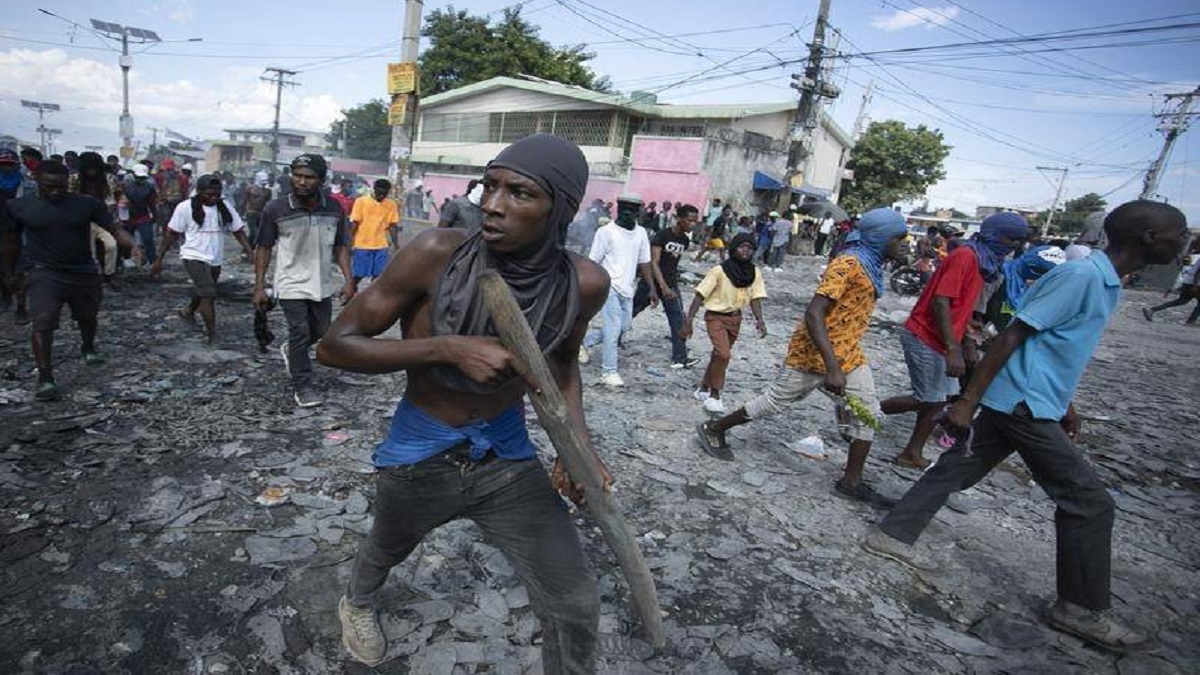 হাইতিতে প্রধানমন্ত্রীর পদত্যাগের দাবিতে বিক্ষোভ, পুলিশের গুলিতে নিহত ২