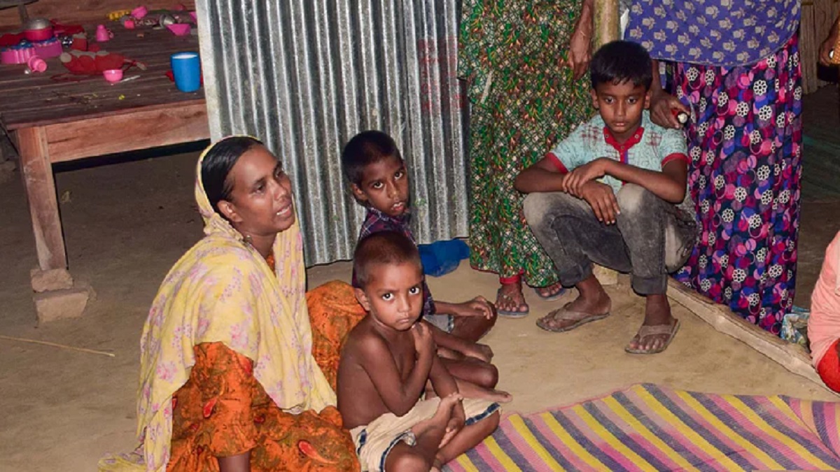 শিশুকে ভাত বেড়ে দিয়ে গিয়েছিলেন মা, এসে পেলেন লুঙ্গিতে প্যাঁচানো লাশ; ২ চাচা ও চাচাত বোন আটক