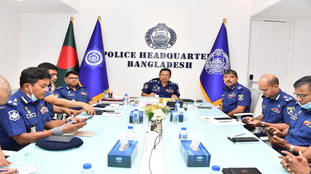 ঘূর্ণিঝড়ে মানুষের পাশে দাঁড়াতে পুলিশ সদস্যদের প্রতি আইজিপির নির্দেশ