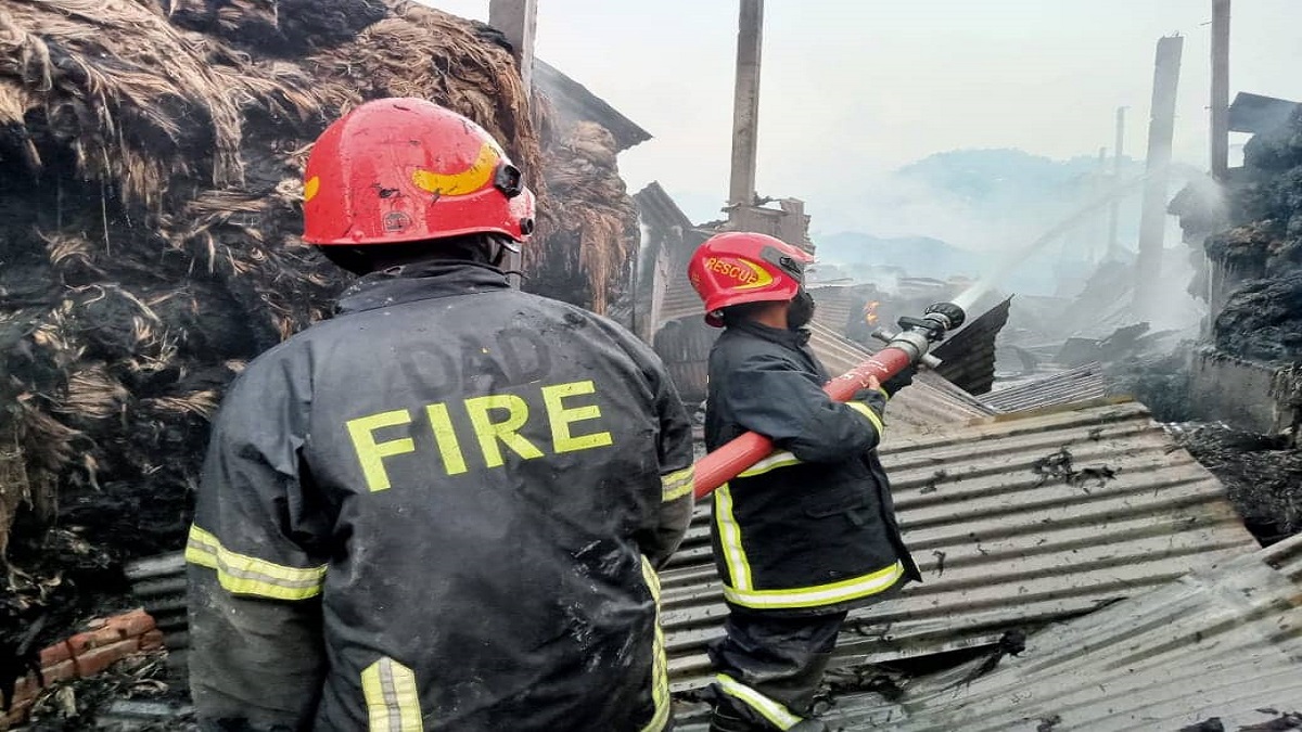 নারায়ণগঞ্জে পাটের গোডাউনে লাগা আগুন নিয়ন্ত্রণে