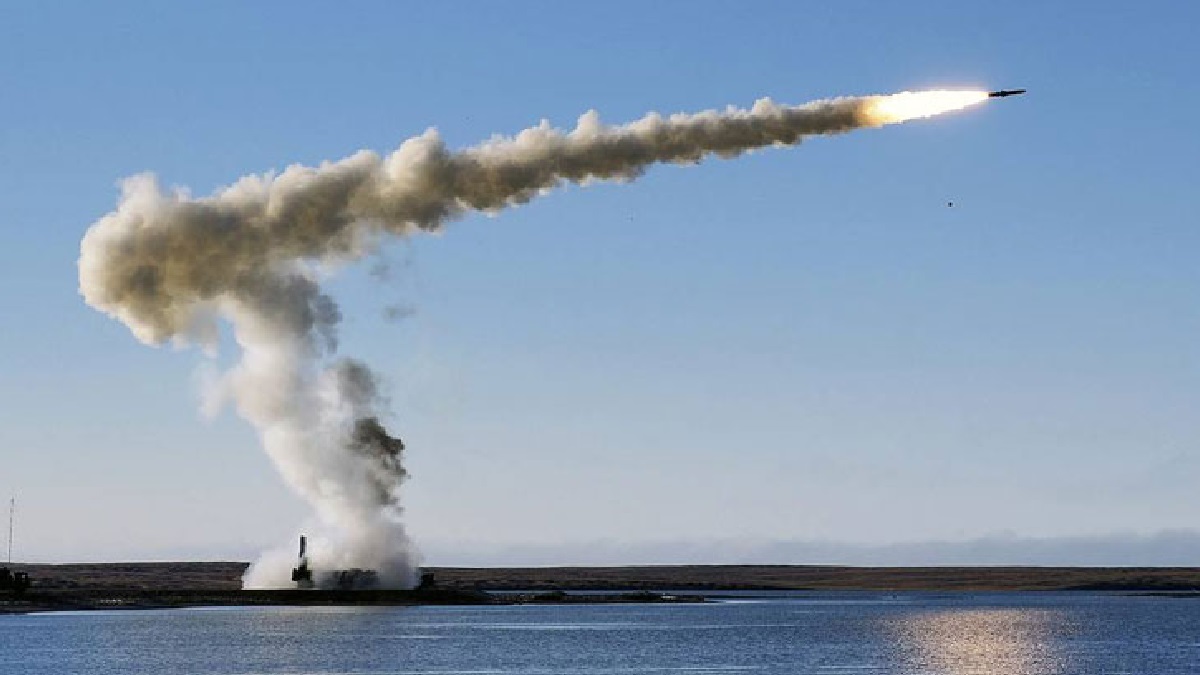 জাপানের ওপর দিয়ে মিসাইল নিক্ষেপ করলো উত্তর কোরিয়া