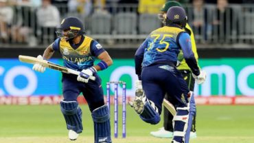 শেষ ওভারেই এগিয়ে গেলো শ্রীলঙ্কা; অজিদের টার্গেট ১৫৮