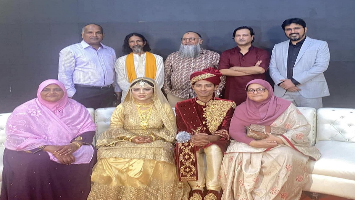 বাবা-মায়ের বিয়ের দিনেই নিজের ছেলের বিয়ে দিলেন আসিফ