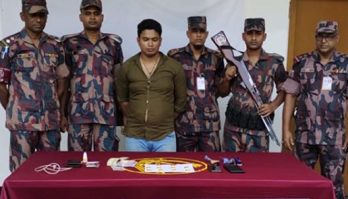 জুতার মধ্যে স্বর্ণ পাচারের চেষ্টা, বেনাপোল সীমান্তে আটক ১