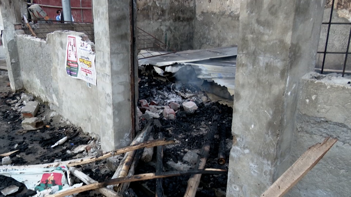 খুলনায় বিএনপি অফিসে আগুন