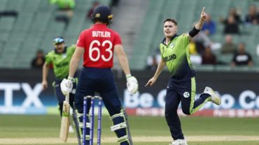 বাটলার-হেলসকে হারিয়ে বিপাকে ইংল্যান্ড