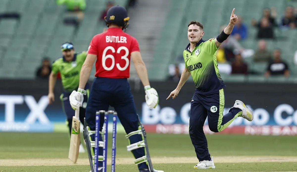 বাটলার-হেলসকে হারিয়ে বিপাকে ইংল্যান্ড