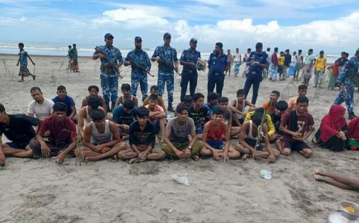 টেকনাফে মালয়েশিয়াগামী ট্রলার ডুবি, ৩০ রোহিঙ্গা উদ্ধার