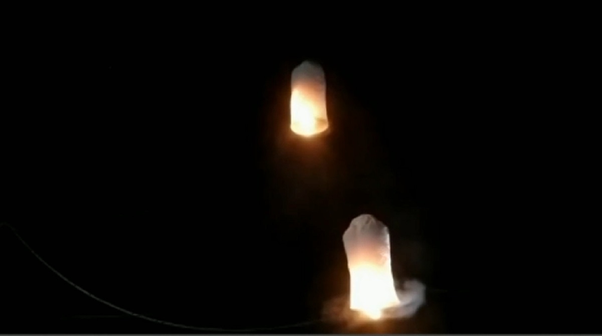 কক্সবাজারে সৈকতের আকাশ আলোকিত করে প্রবারণা উৎসবের উদ্বোধন