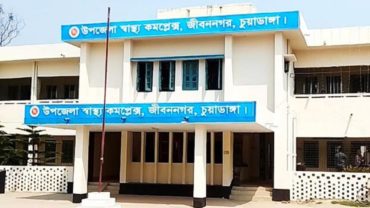 মায়ের কোল থেকে ছিটকে পড়ে শিশুর মৃত্যু, হাসপাতালে মা