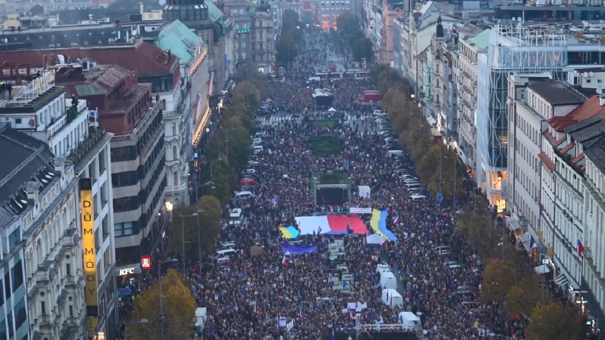 ইউক্রেনের প্রতি সহমর্মিতা জানিয়ে বিশাল শোডাউন চেক প্রজাতন্ত্রের