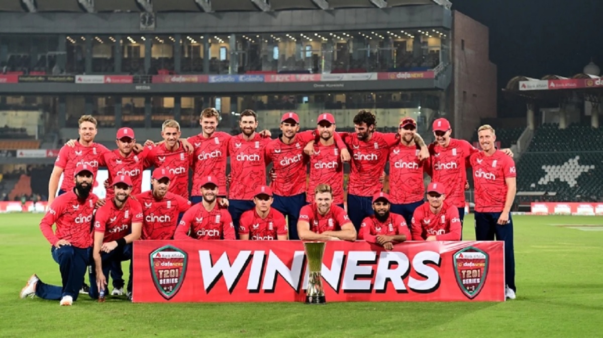 পাকিস্তানকে বড় ব্যবধানে হারিয়ে সিরিজ জিতলো ইংল্যান্ড