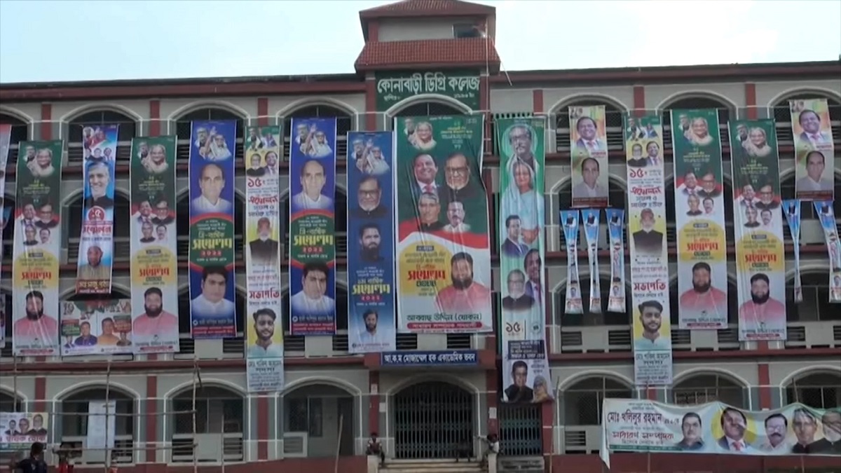 যমুনা টিভিতে সংবাদ প্রকাশের পর কলেজ থেকে সরানো হচ্ছে রাজনৈতিক ব্যানার-ফেস্টুন