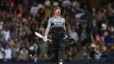 অসাধারণ সেঞ্চুরিতে একাই কিউইদের টেনে নিলেন গ্লেন ফিলিপস