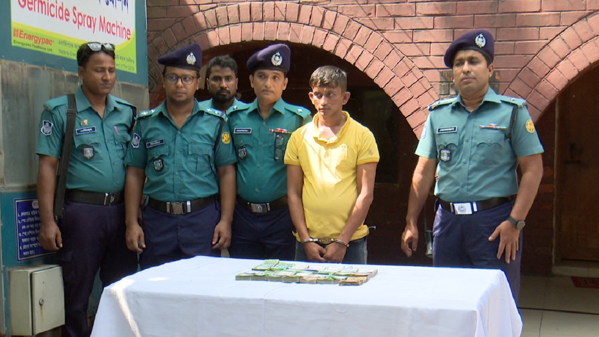 প্রায় অর্ধ-শতাধিক বাসায় গ্রিল কেটে চুরি, গ্রেফতার ১