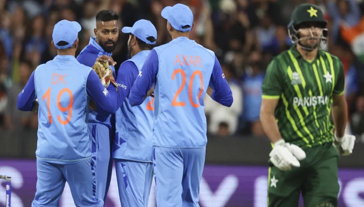 ভারতকে ১৬০ রানের চ্যালেঞ্জিং টার্গেট দিলো পাকিস্তান