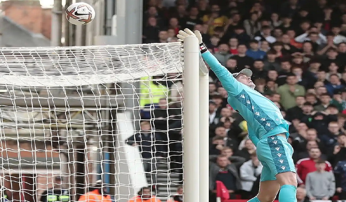 হেন্ডারসনে যেন ভর করেছিলেন ‘ইয়াশিন’, হেরেই বসলো লিভারপুল