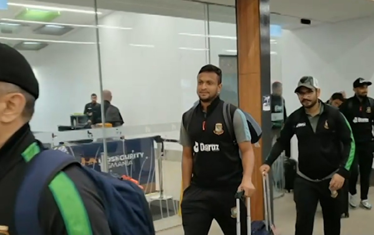 ১১ ঘণ্টার সফর শেষে হোবার্ট পৌঁছেছেন সাকিবরা