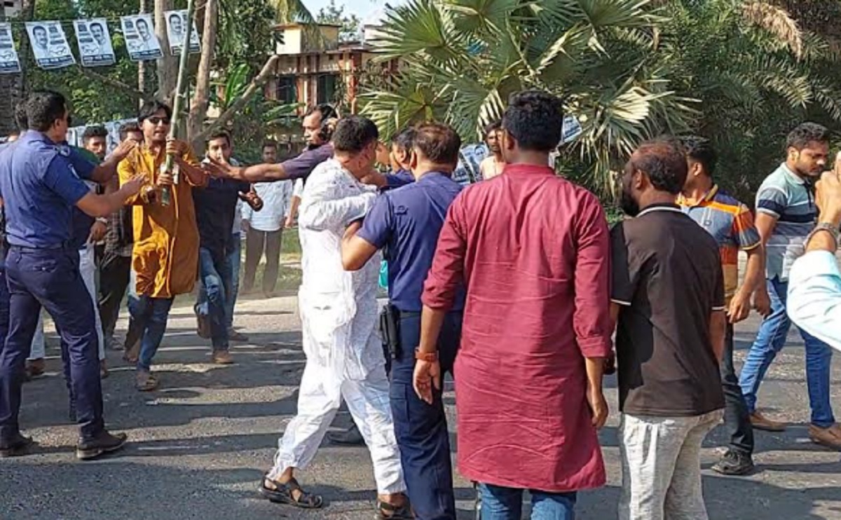 কালীগঞ্জে নির্বাচনের ফলাফল ঘোষণার পর বাঁশ হাতে চড়াও ছাত্রলীগ নেতা, আহত ২