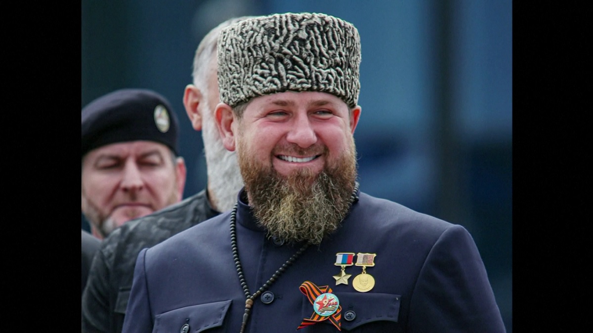 তিন কিশোর সন্তানকে ইউক্রেনের বিরুদ্ধে যুদ্ধে পাঠাবেন কাদিরভ