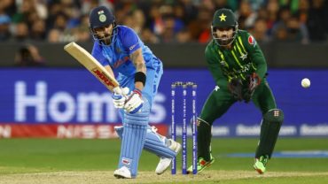 কোহলি-পান্ডিয়ার ব্যাটে আশা জাগিয়ে রেখেছে ভারত