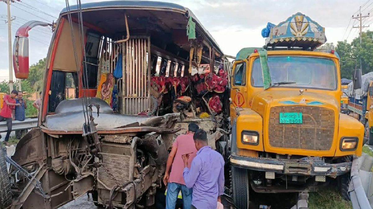 মির্জাপুরে সড়ক দুর্ঘটনায় নিহত ১, আহত ১০