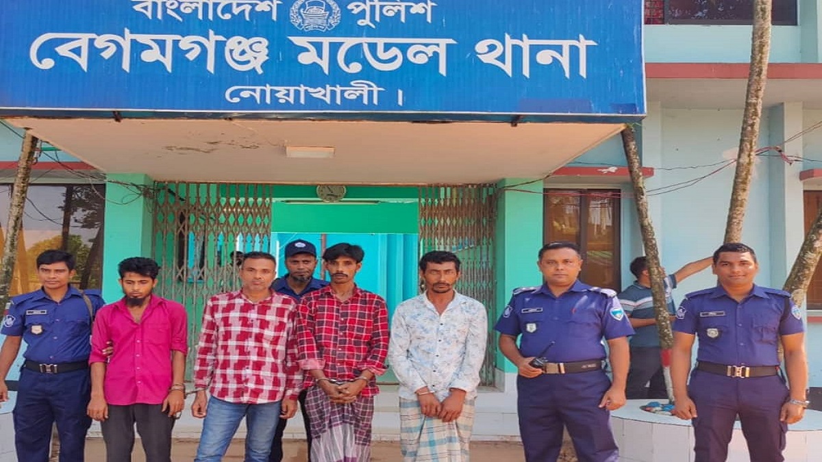 সাবেক ইউপি সদস্যের বাড়িতে ডাকাতি, আগ্নেয়াস্ত্রসহ ৪ ডাকাত গ্রেফতার