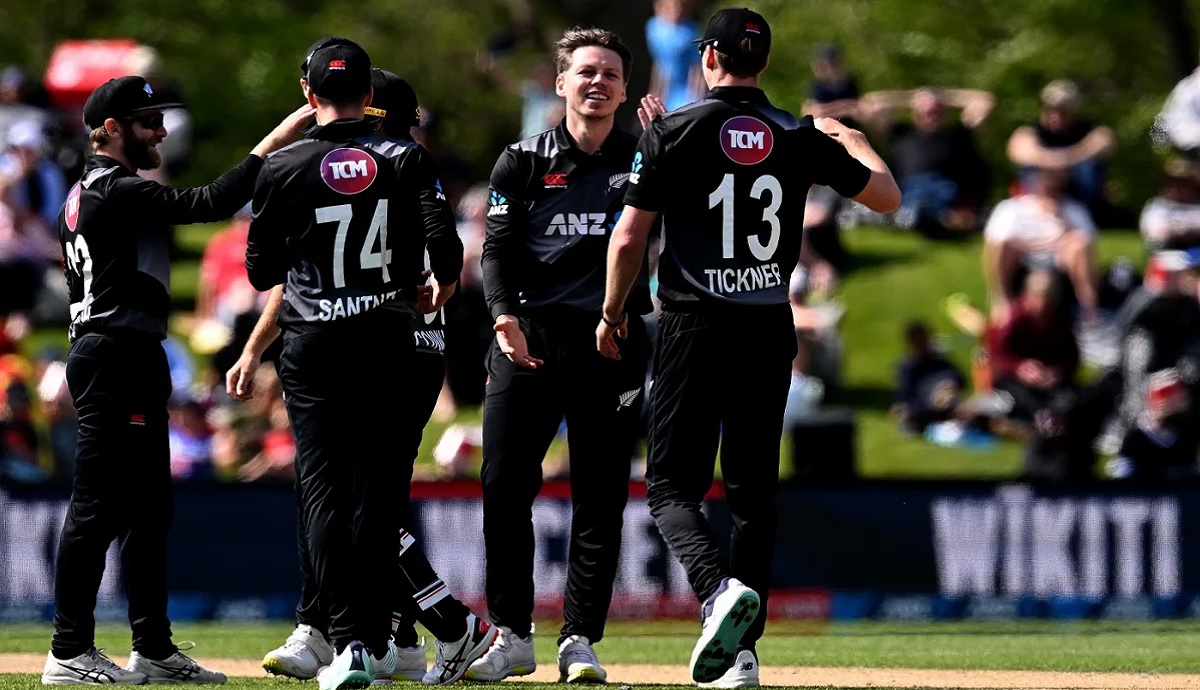 পাকিস্তানের বিরুদ্ধে অনায়াস জয়ের পথে নিউজিল্যান্ড