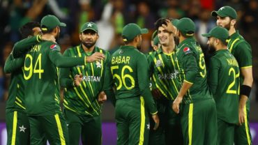 শুরুতেই রোহিত-রাহুল-সূর্যকে হারিয়ে পর্যুদস্ত ভারত