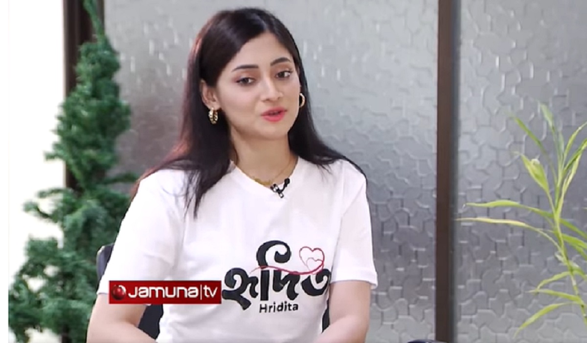 শাকিব খান একটা ফুল প্যাকেজ: পূজা চেরি (ভিডিও)