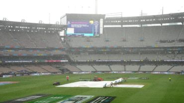 বৃষ্টিতে লেখা হলো আইরিশ রূপকথা, ইংল্যান্ডের দুঃখ ৫ রান