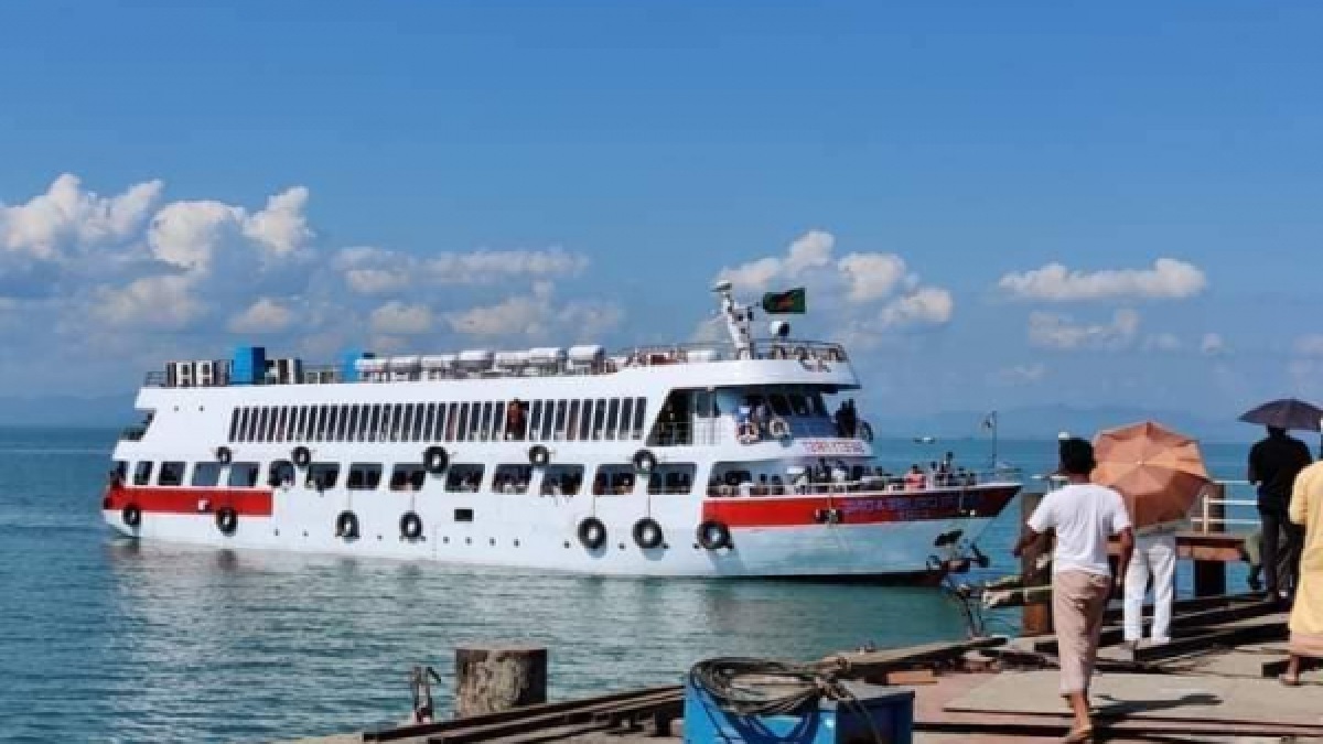 সেন্টমার্টিনে পর্যটকবাহী জাহাজ চালুর দাবি, অন্যথায় ধর্মঘাটের ডাক