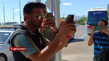 গণমাধ্যমকর্মীদের সাথে যোগ দিয়ে ফুটেজ সংগ্রহ করলেন সাকিব!