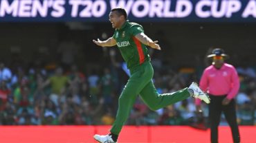 ভুবনেশ্বরকে টপকে ডট বলের রাজা তাসকিন