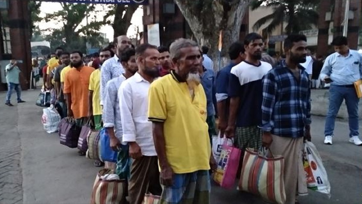 ভারতে ৭২ দিন আটক থেকে দেশে ফিরলো ৪০ বাংলাদেশি জেলে
