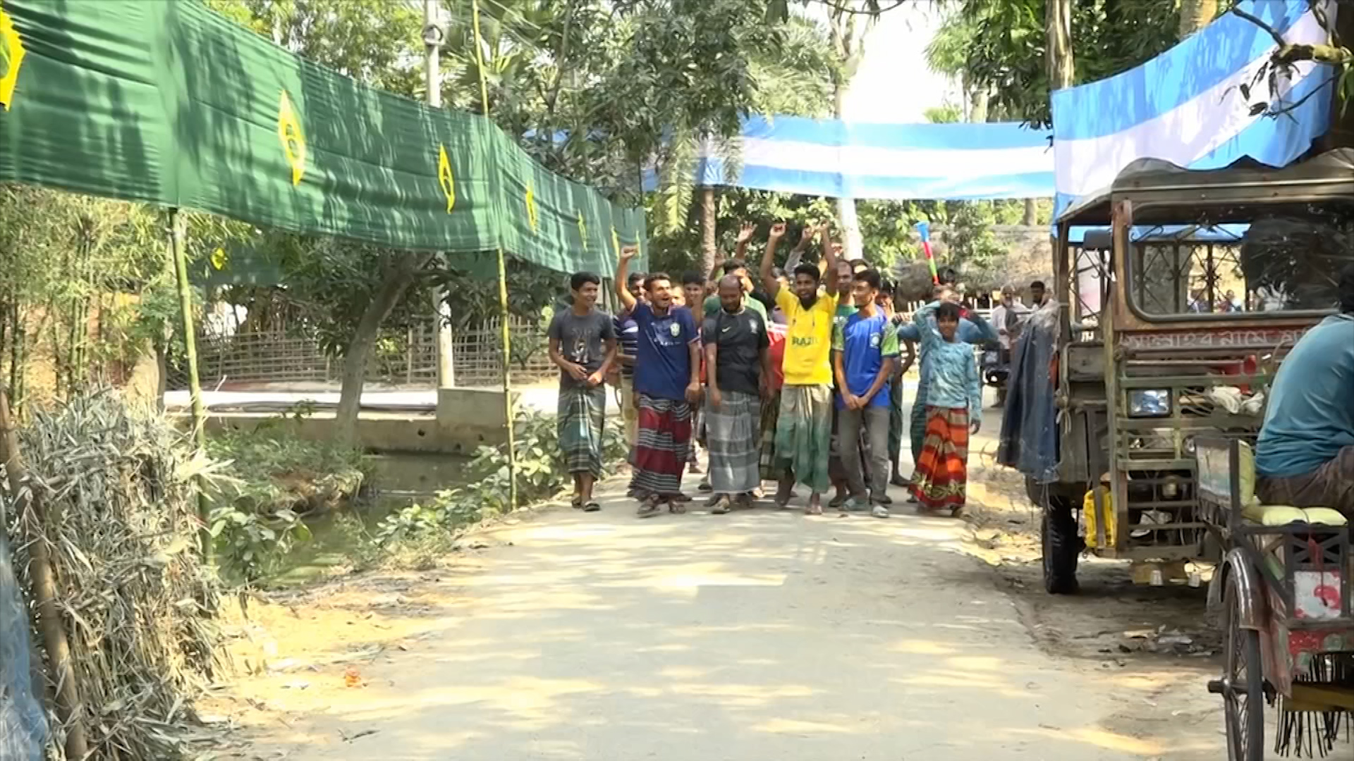 নওগাঁয় আর্জেন্টিনা সমর্থকদের কড়া জবাব দিলেন ব্রাজিলভক্তরা (ভিডিও)